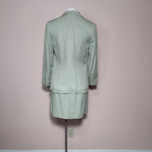 Business or Casual Three-Piece Silk Suit - Picture 5 of 16